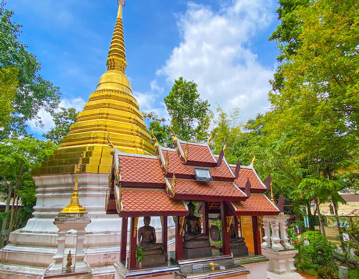 チェンライのワットプラケオ境内にある仏塔