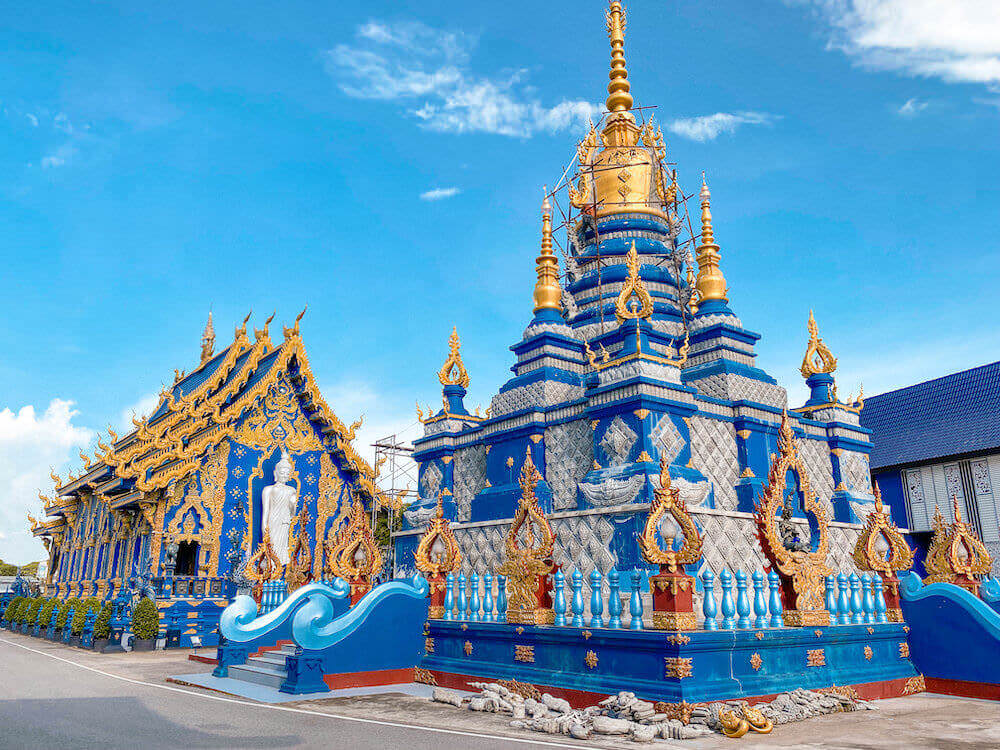 ワット ローンスアテン（วัดร่องเสือเต้น  / Wat Rong Suer Ten）の仏塔