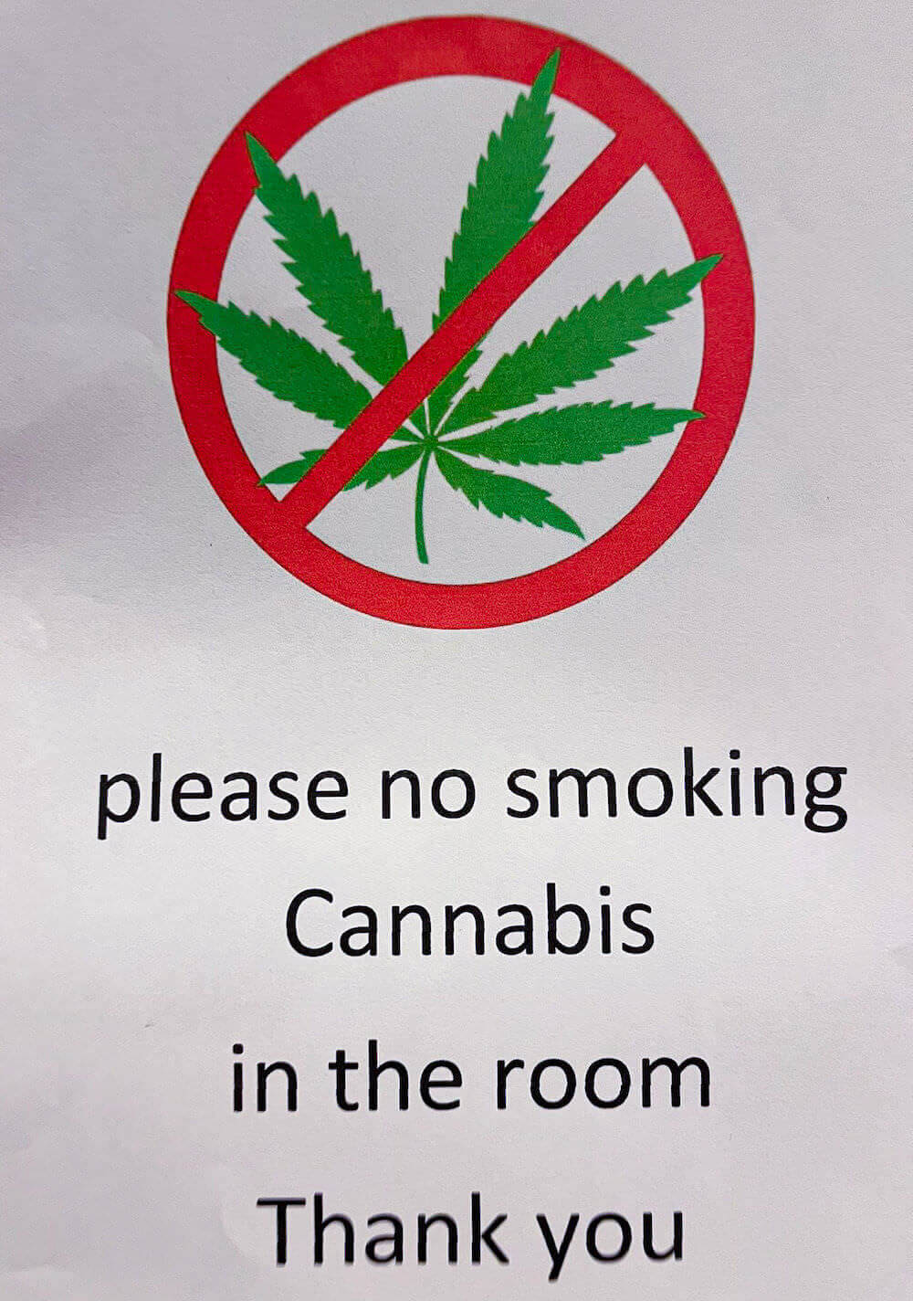 大麻を吸わないでくださいとの注意書き