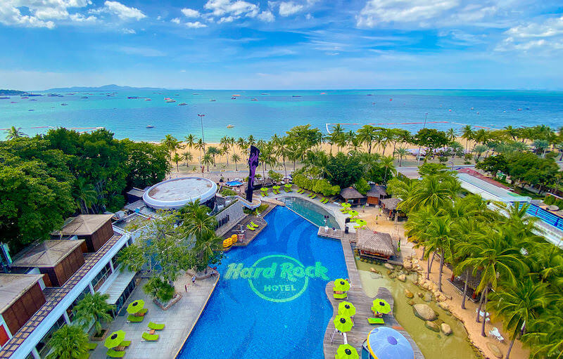 上から見たハードロックホテル パタヤ（Hard Rock Hotel Pattaya）のプール