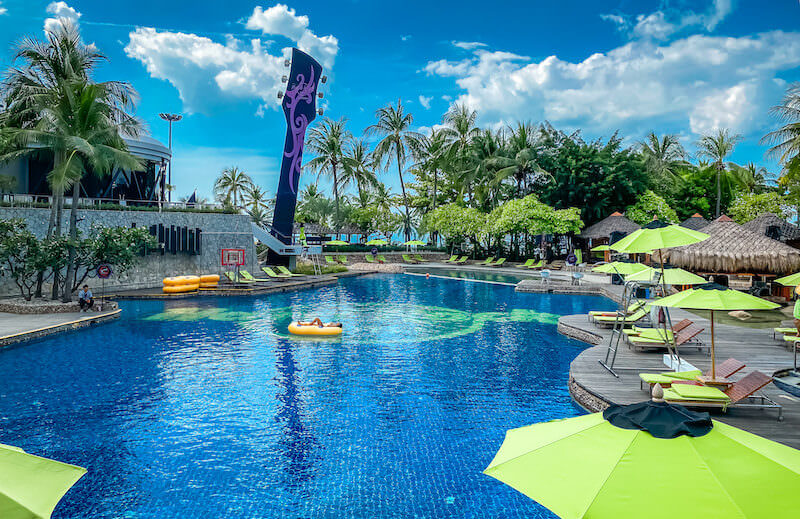 ハードロックホテル パタヤ（Hard Rock Hotel Pattaya）の巨大プール