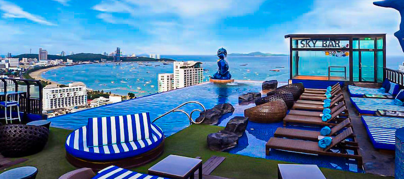 サイアム アット サイアム デザイン ホテル パタヤ（Siam @ Siam Design Hotel Pattaya）の屋上プール
