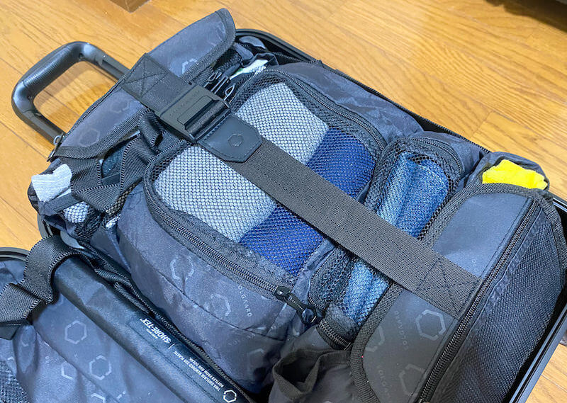 ソルガード（SOLGAARD）スーツケース内にある収納クローゼット用の留め具