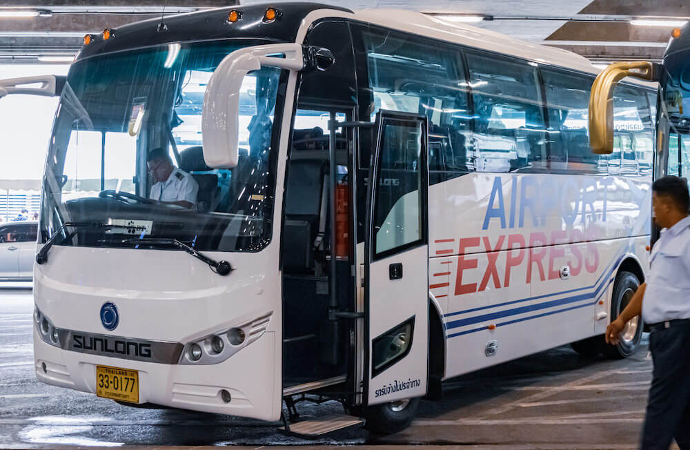 エレファント エアポート エクスプレス（Elephant Airport Express）のバンコク市内ホテル行きバス