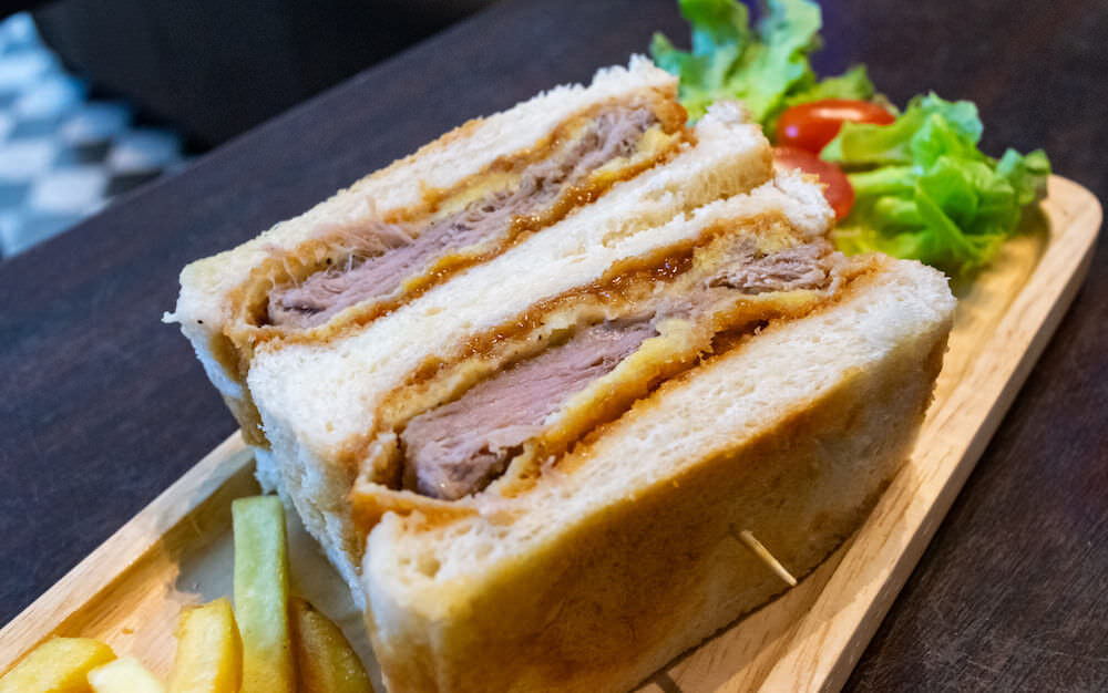 キングコング バーガー アンド ステーキ パタヤ（King Kong Burger and Steak Pattaya）タイ牛ヒレカツのサンドイッチ（Fillet Cutlet Sandwich）