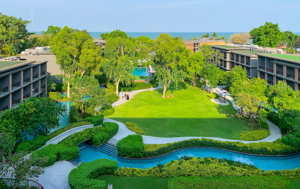 上から見たホアヒン マリオット リゾート アンド スパ（Hua Hin Marriott Resort and Spa）のプール
