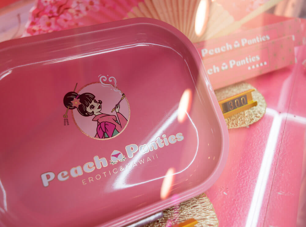 ピーチパンティーズ（Peach Panties）で売られているトレイ