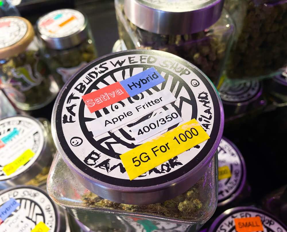 バンコクの大麻ショップ「ファット バッズ ウィード（Fat Buds Weed）」で販売されている大麻２