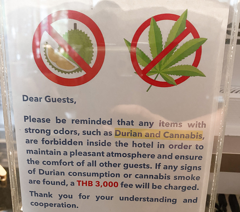 ホテルでのカンナビス持ち込み注意書き