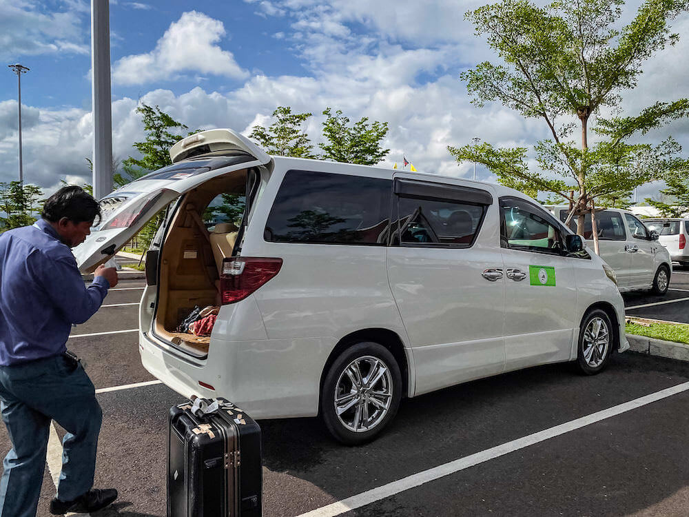 シェムリアップ空港で乗ったタクシー