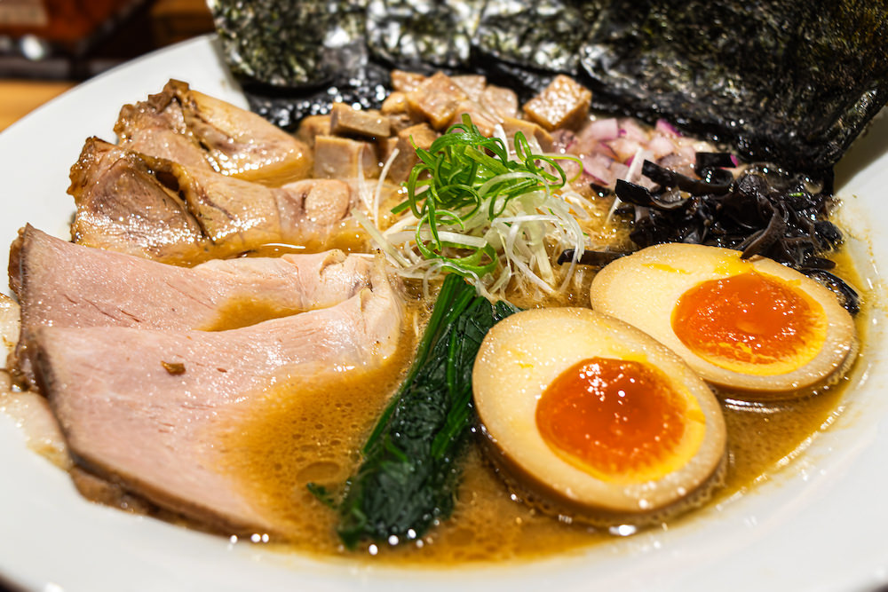 階杉ラーメン・バンコク（Kaisugi Ramen Bangkok）で食べた特製豚骨醤油ラーメン