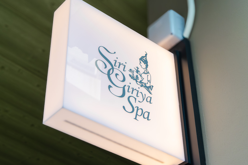 シリ ギリヤ スパ（Siri Giriya Spa）の看板