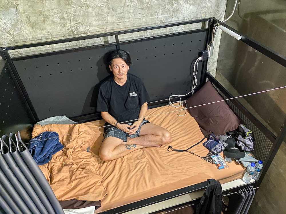 エリア81ハイドアウトホステル(AREA81 HIDEOUT Hostel)に滞在している日本人男性