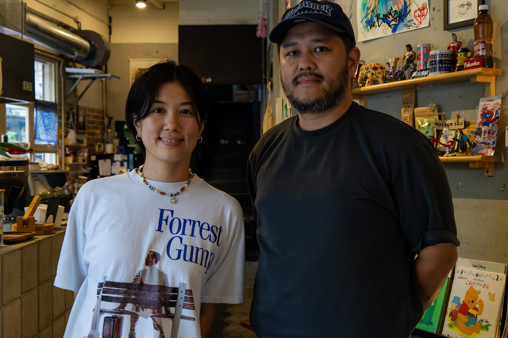 ハグズソンワット(HUGS.songwat)を営む小宮さんご夫妻