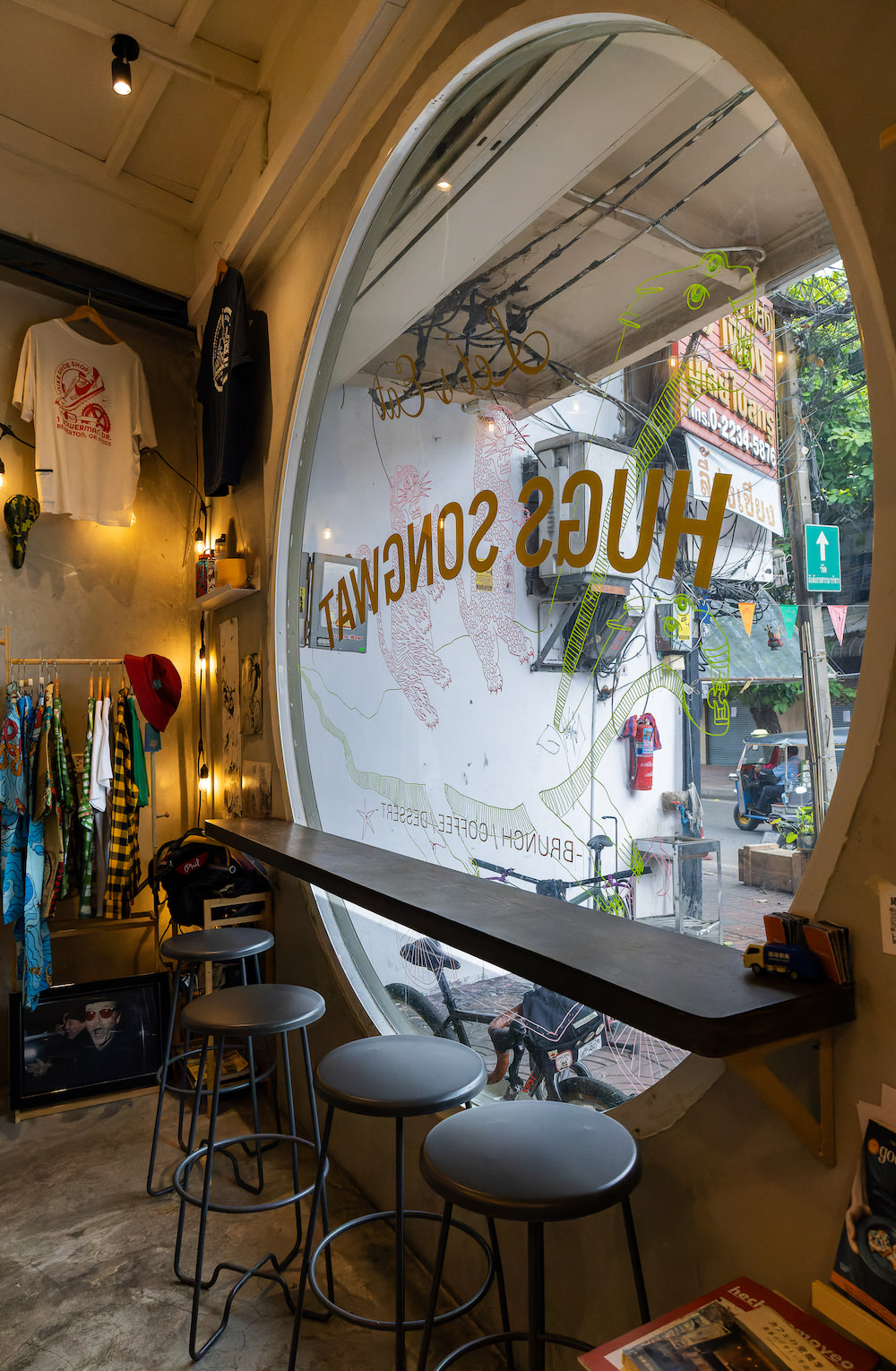 ハグズソンワット（HUGS.songwat）の店内４
