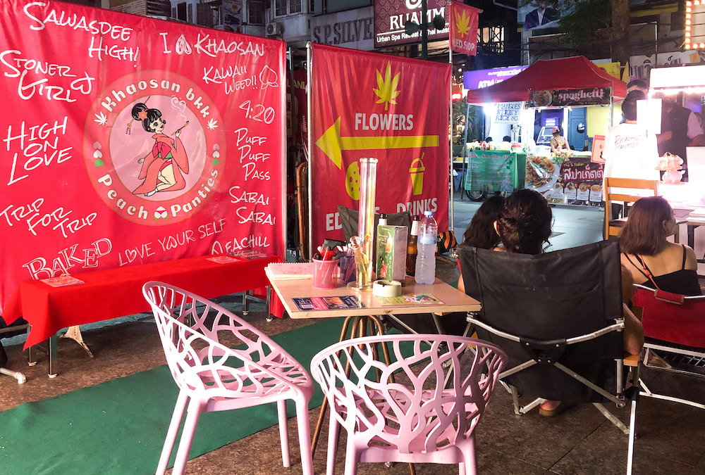 ピーチパンティーズ(Peach Panties)店頭のテラス席