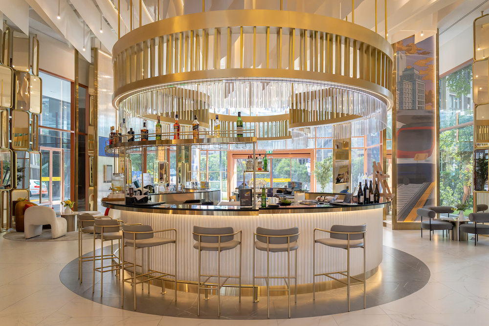 Cassia Rama 9 Bangkok（カシア ラマ９ バンコク）のロビーにあるバーカウンター
