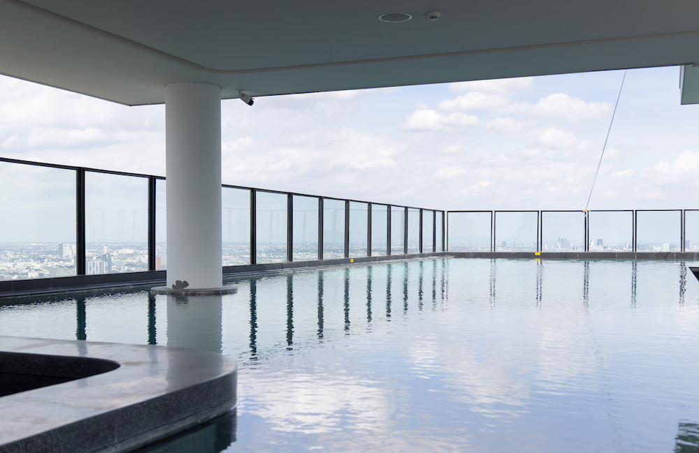 Cassia Rama 9 Bangkok（カシア ラマ９ バンコク）の屋上プール２