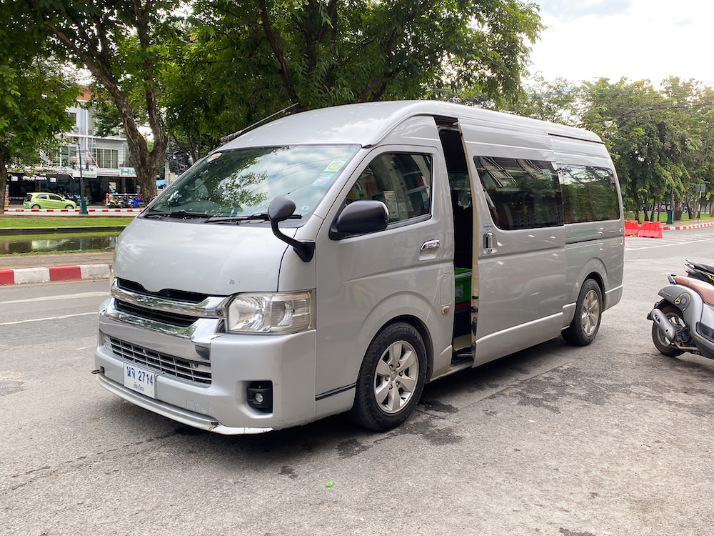 マニタビのツアーで利用した移動用バン