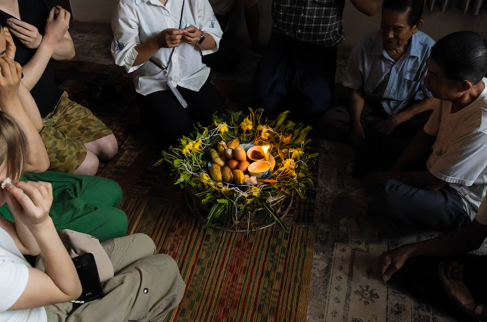 ワンパイ村でのタイルー族による歓迎の儀式１