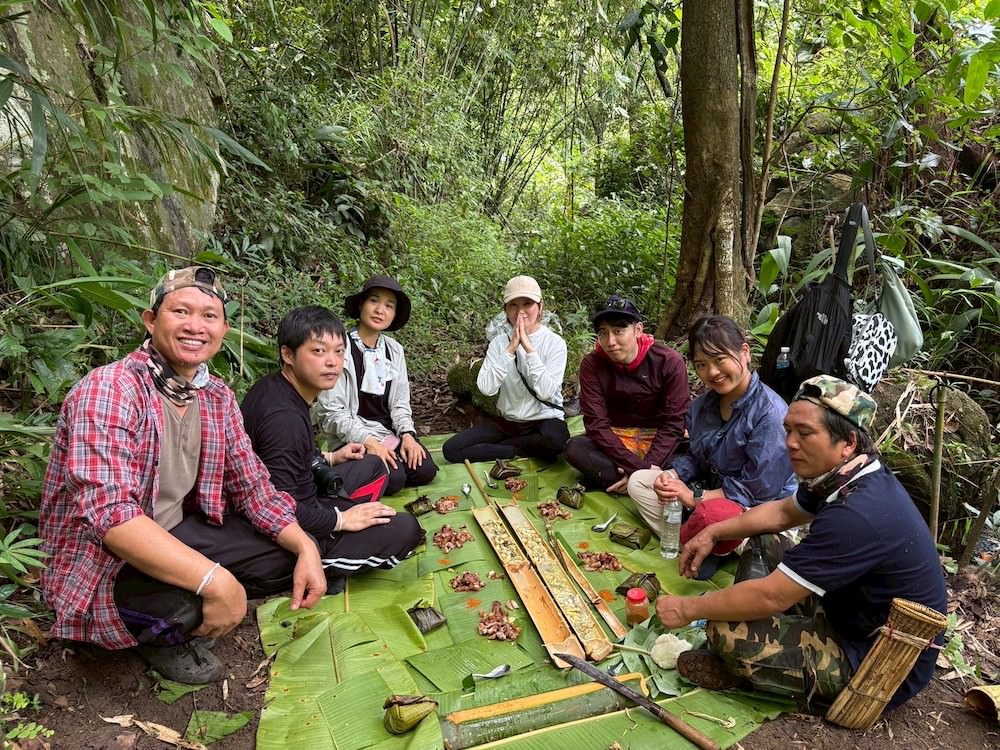 マニタビのツアーで体験した山散策と森での野営飯づくり