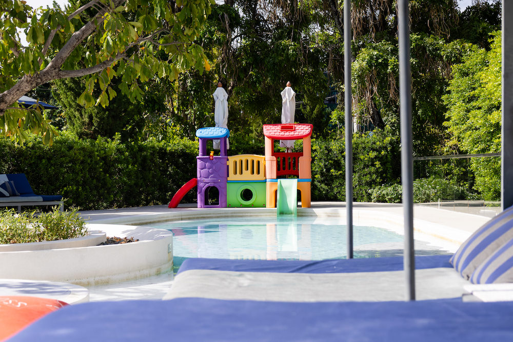 クロス パタヤ プラタムナック（Cross Pattaya Pratamnak）のプールにある遊具