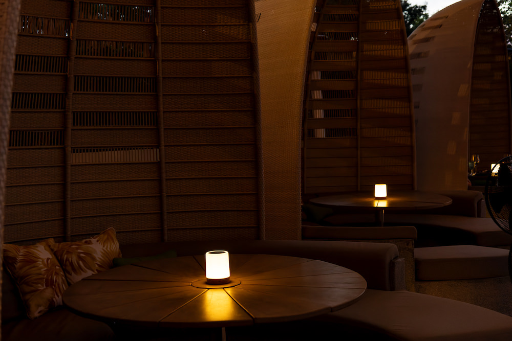 Kliff Beach Clubのテーブル席