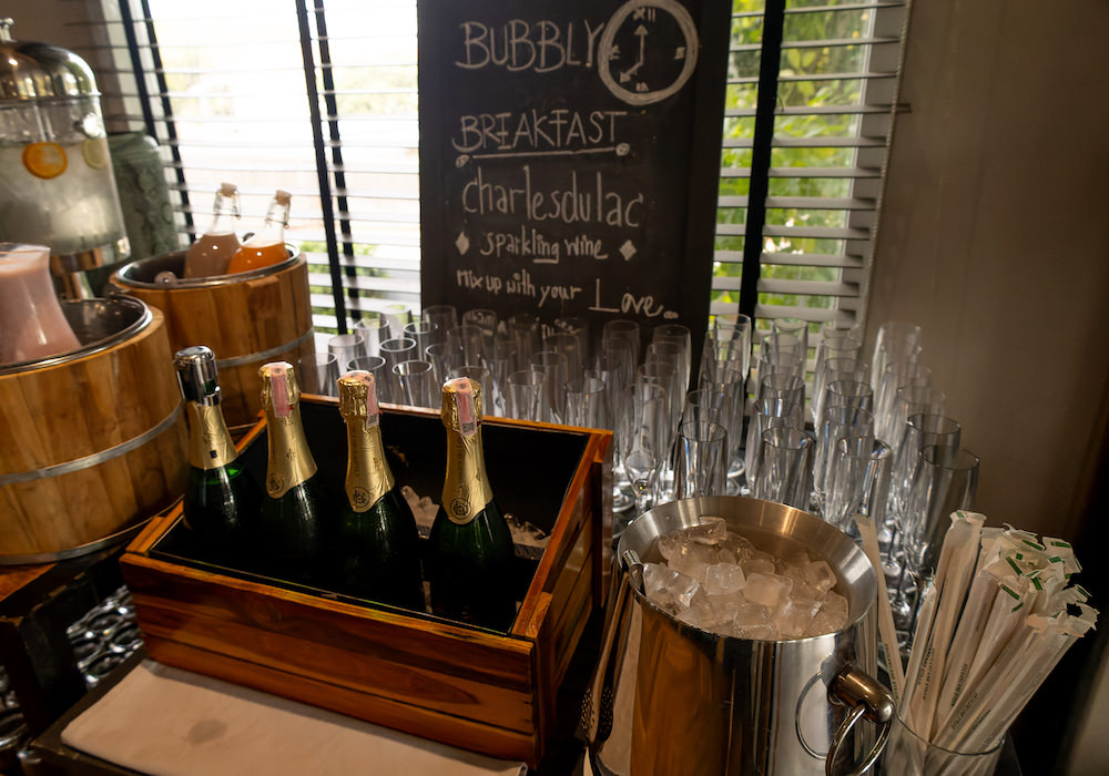 クロス パタヤ プラタムナック（Cross Pattaya Pratamnak）の朝食シャンパンサービス