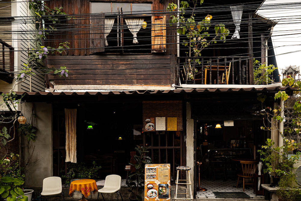 バンコク・サムセン通りの古民家日本食店「372 Ramen And Sake」の外観
