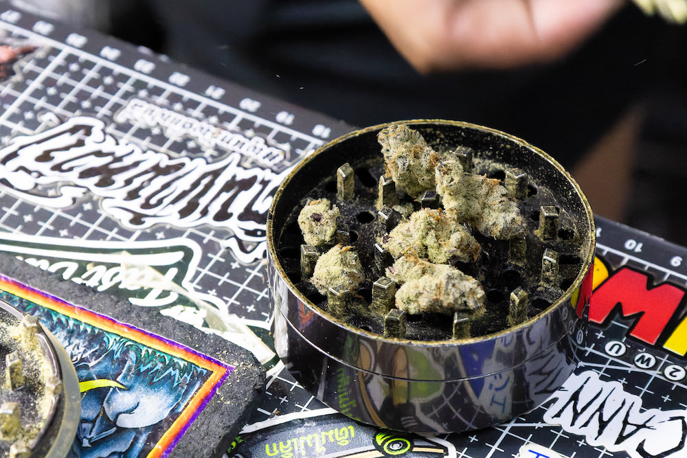 タイ人大麻農家Artさんの自宅にあるグラインダー1