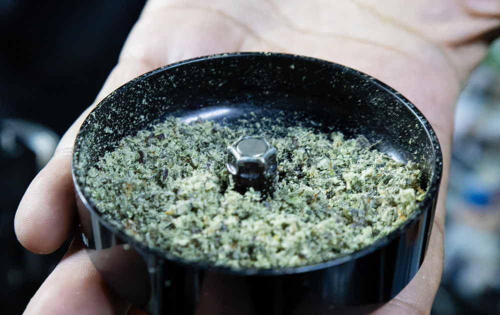 タイ人大麻農家Artさんの自宅にあるグラインダー2