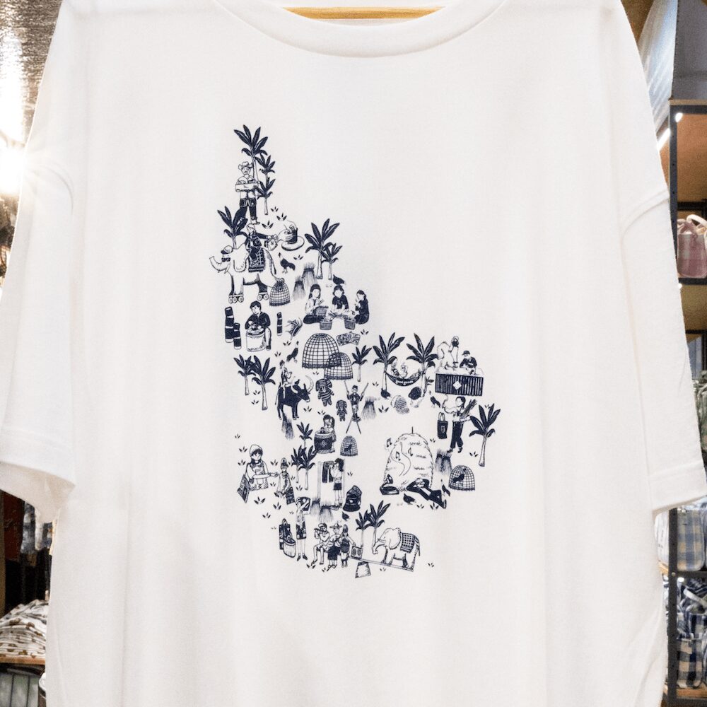 Good goodsのサコンナコーン県の染色技術を取り入れたTシャツ