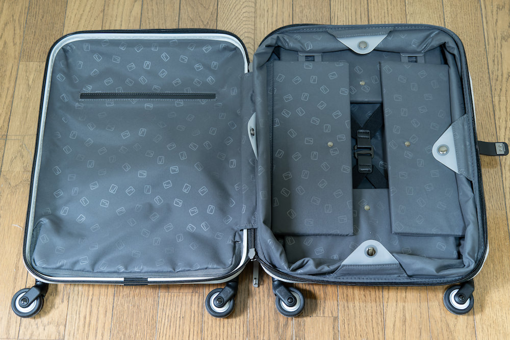 JOLLYING(ジョーイング)の折りたたみスーツケース「PEBBLE(ペブル)」の中