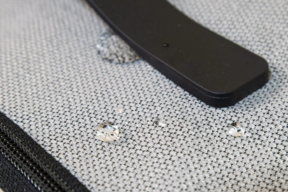 JOLLYING(ジョーイング)の折りたたみスーツケース「PEBBLE(ペブル)」外側の折りたたみ部分