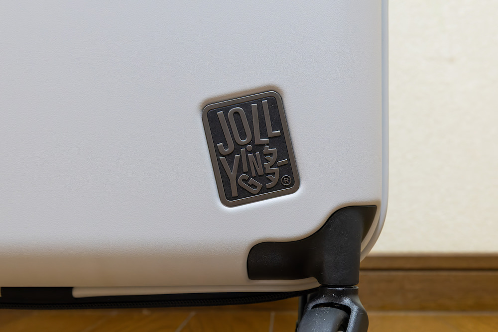 JOLLYING(ジョーイング)の折りたたみスーツケース「PEBBLE(ペブル)」のミニマルなデザイン2