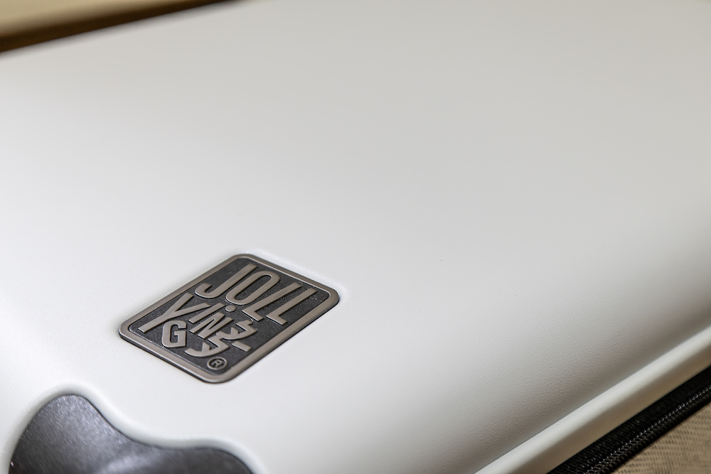 JOLLYING(ジョーイング)の折りたたみスーツケース「PEBBLE(ペブル)」のミニマルなデザイン3