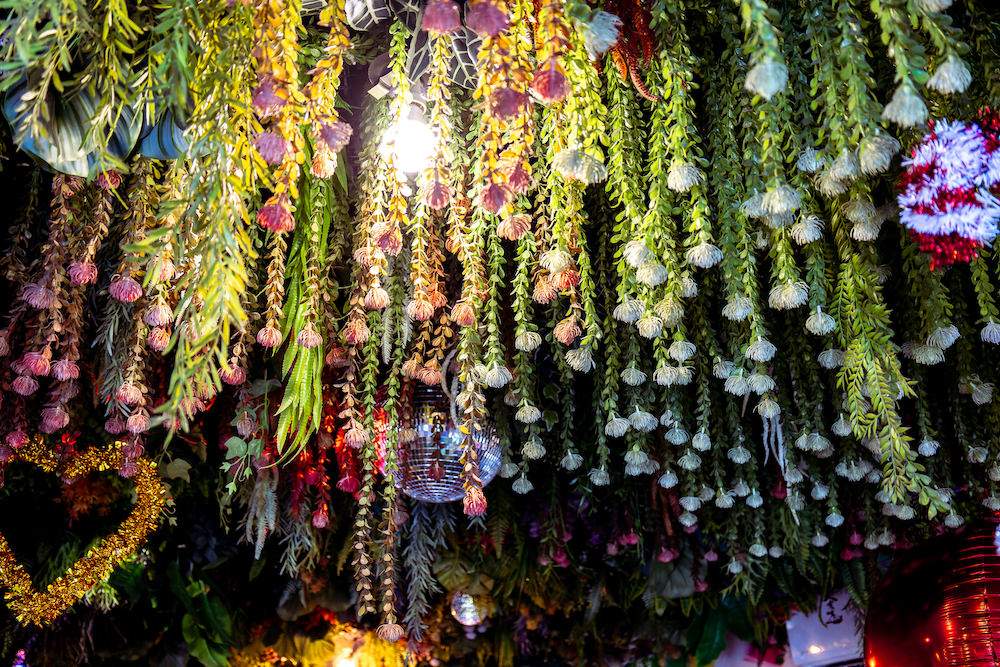 バンコクの世界一うるさいマッサージ”BRADBURYのロビー天井の装飾