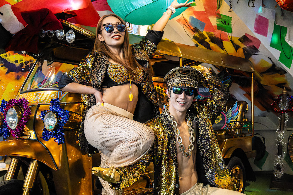 バンコクの世界一うるさいマッサージ”BRADBURYの日本人ダンサー