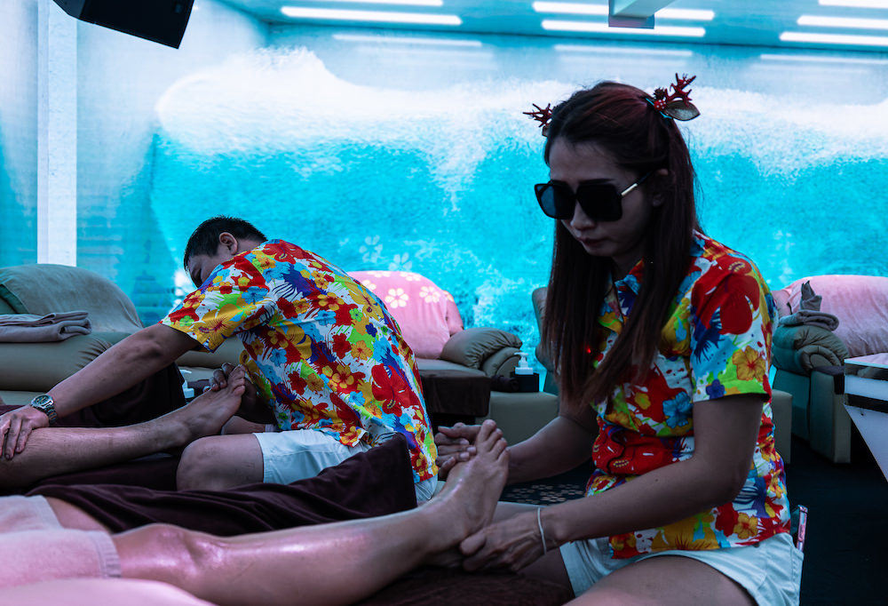 バンコクの世界一うるさいマッサージ”BRADBURYでの施術の様子