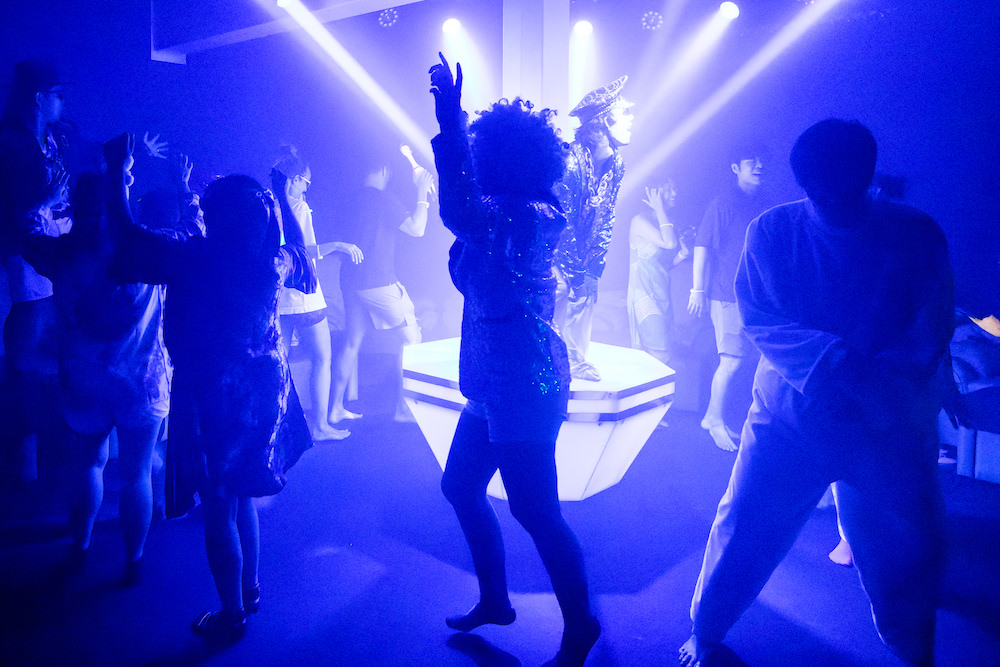 バンコクの世界一うるさいマッサージ”BRADBURYでのショータイム４