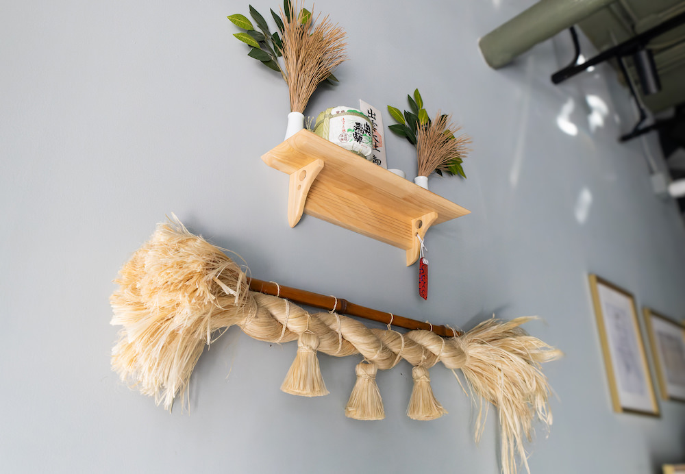 IZUMO GREEN BANGKOKの神棚と注連縄