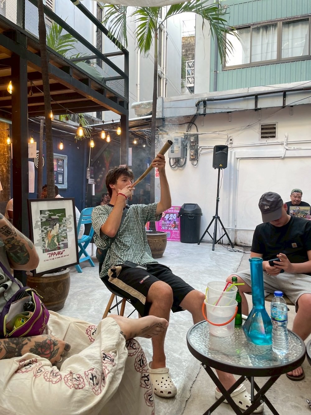 タイ人大麻農家Artさんの医療大麻ファームでのビッグジョイントオプション３