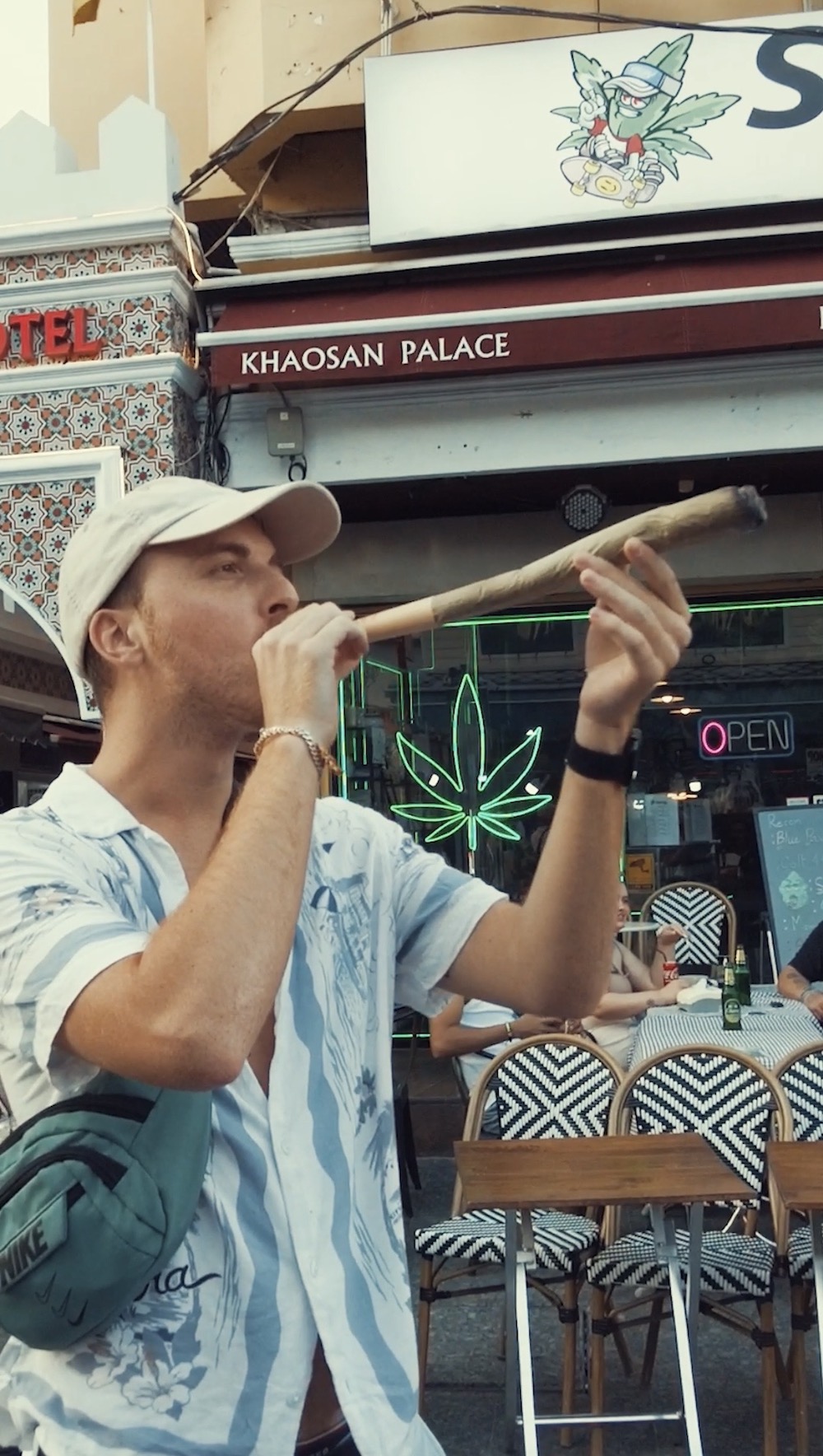 タイ人大麻農家Artさんの医療大麻ファームでのビッグジョイントオプション５