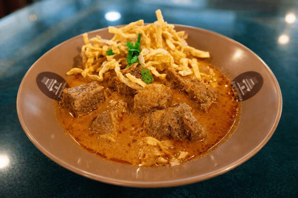 BTSバンジャーク目の前にあるカオソーイ・ラムドゥアン・ファーハームのカオソーイ