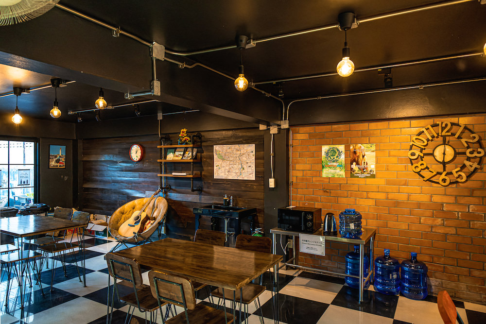 高円寺ゲストハウス アンド バー チェンマイ（Koenji Guesthouse and Bar Chiangmai）1階のバー３