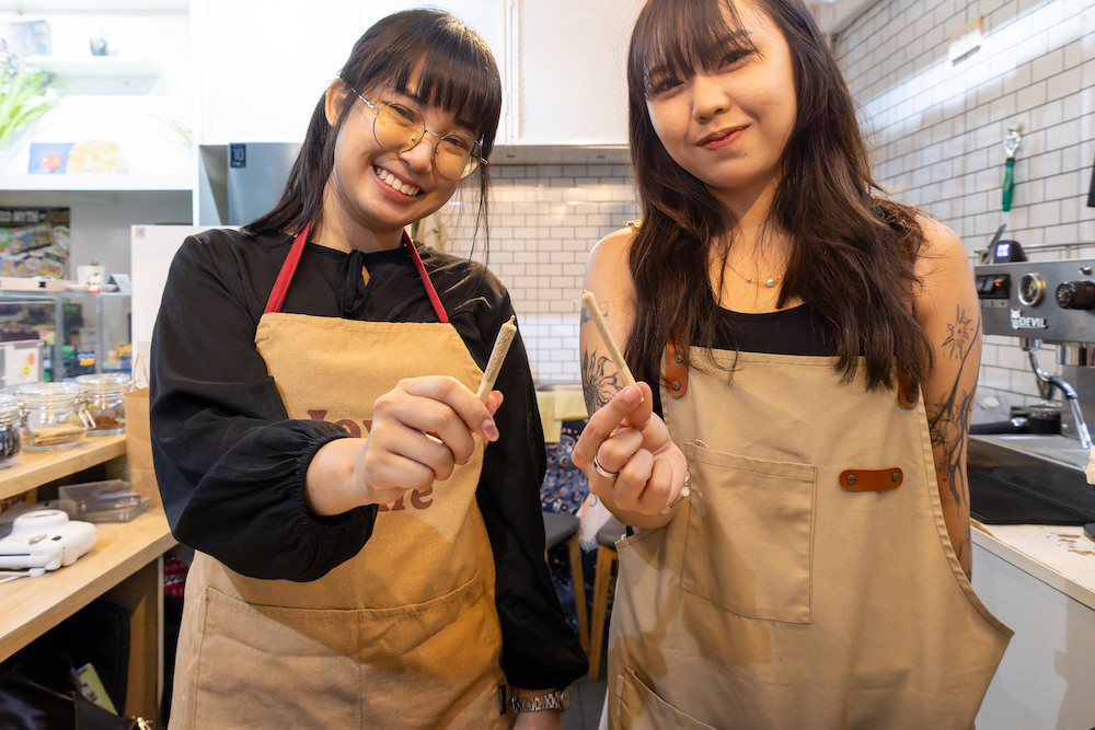 チェンマイの日本人ディスペンサリー「KOKORO」のスタッフたち