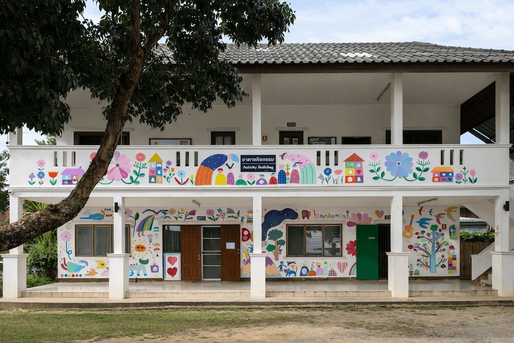 チェンマイのリゾートホシハナ（Resort Hoshihana）に隣接するバーンサムロイにある、支援によって建てられた建物