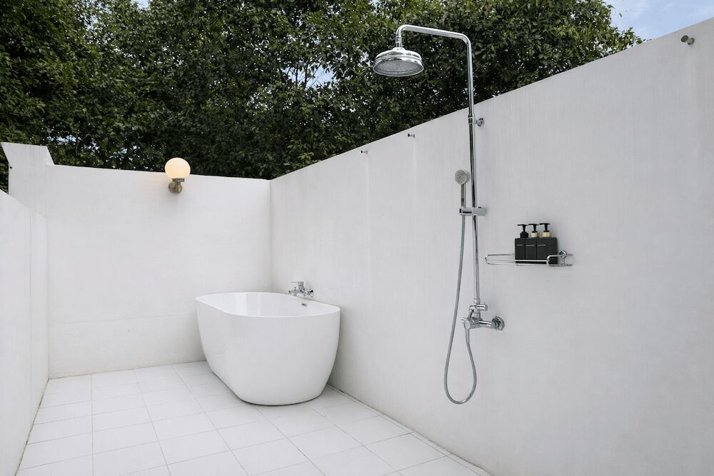 チェンマイのリゾートホシハナ(Resort Hoshihana)のコテージ「nakaniwa」の屋外バスタブ