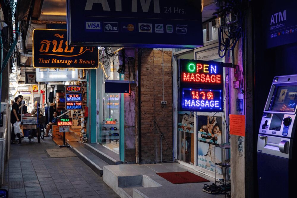 BTSバンチャック駅前