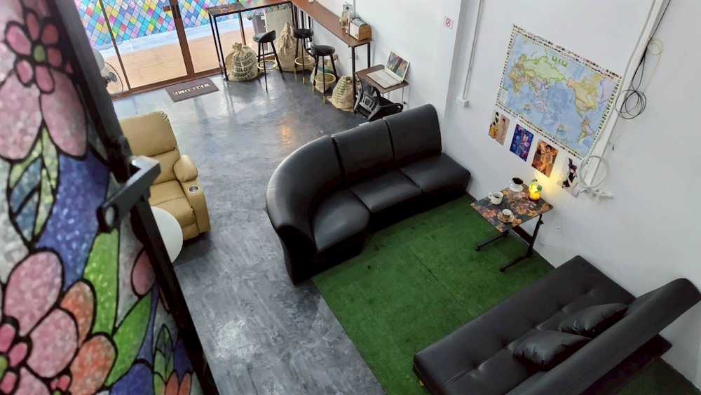 バンコクの日本人専用宿「うらしま館」のロビー３